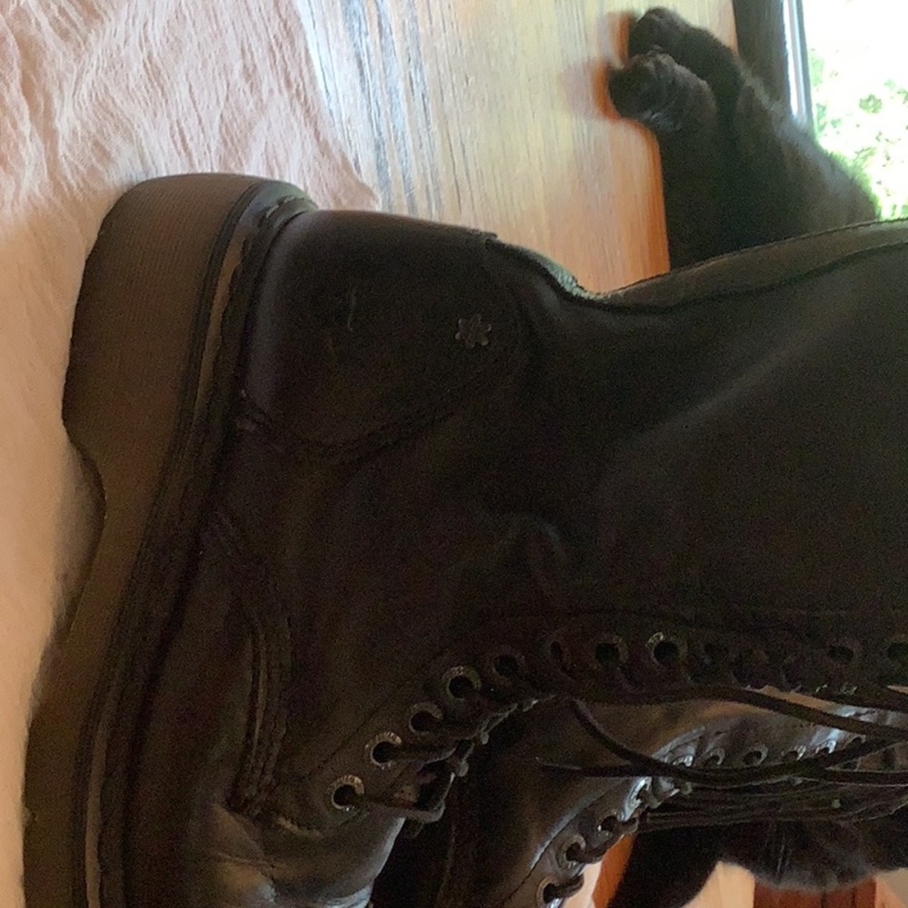 Dr Marten 14-Eye Zip Boot